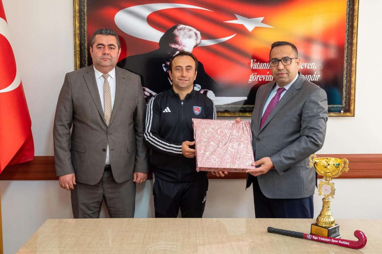 Menteşe Cumhuriyet Ortaokulu Hokey Takımı Türkiye Şampiyonu Oldu 3